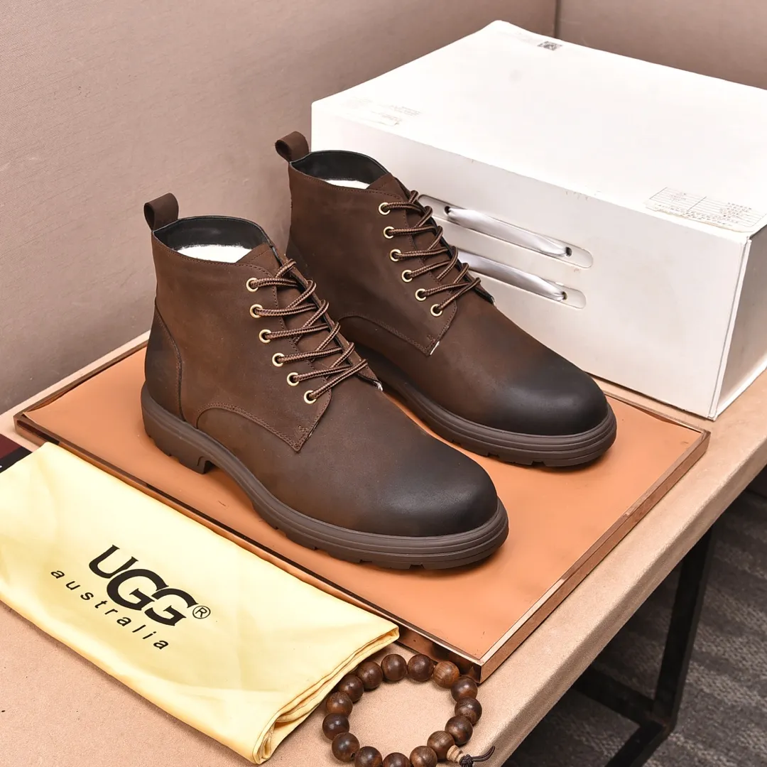 Men's shoes 💰640 (full genuine wool lining, 10% off for fake ones) Please pay attention to the quality of the original item and compare the thickness of the wool 🏮🏮 Popular UGG men's shoes from Australia's warm luxury brand, the official website is synchronized, Beckham men's style..., made of imported first-layer waxed cowhide, waxed toe cap, Australian real wool velvet lining Carefully sewn...Imported rubber Martin boots outsole (comfortable, soft and wear-resistant). I really like the quality..Exquisite workmanship. You can't put it down at first sight. Size 39-44